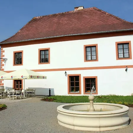 Zamek Liboun Guest house Lounovice pod Blanikem