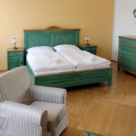 Zamek Liboun * Lounovice pod Blanikem