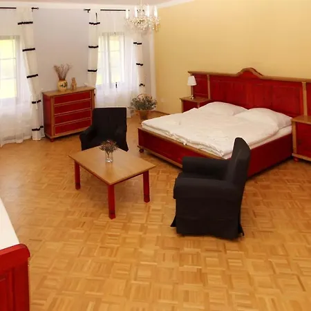 Zamek Liboun * Lounovice pod Blanikem