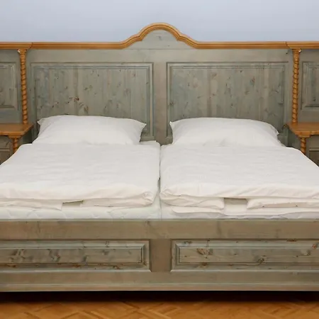 Zamek Liboun * Lounovice pod Blanikem